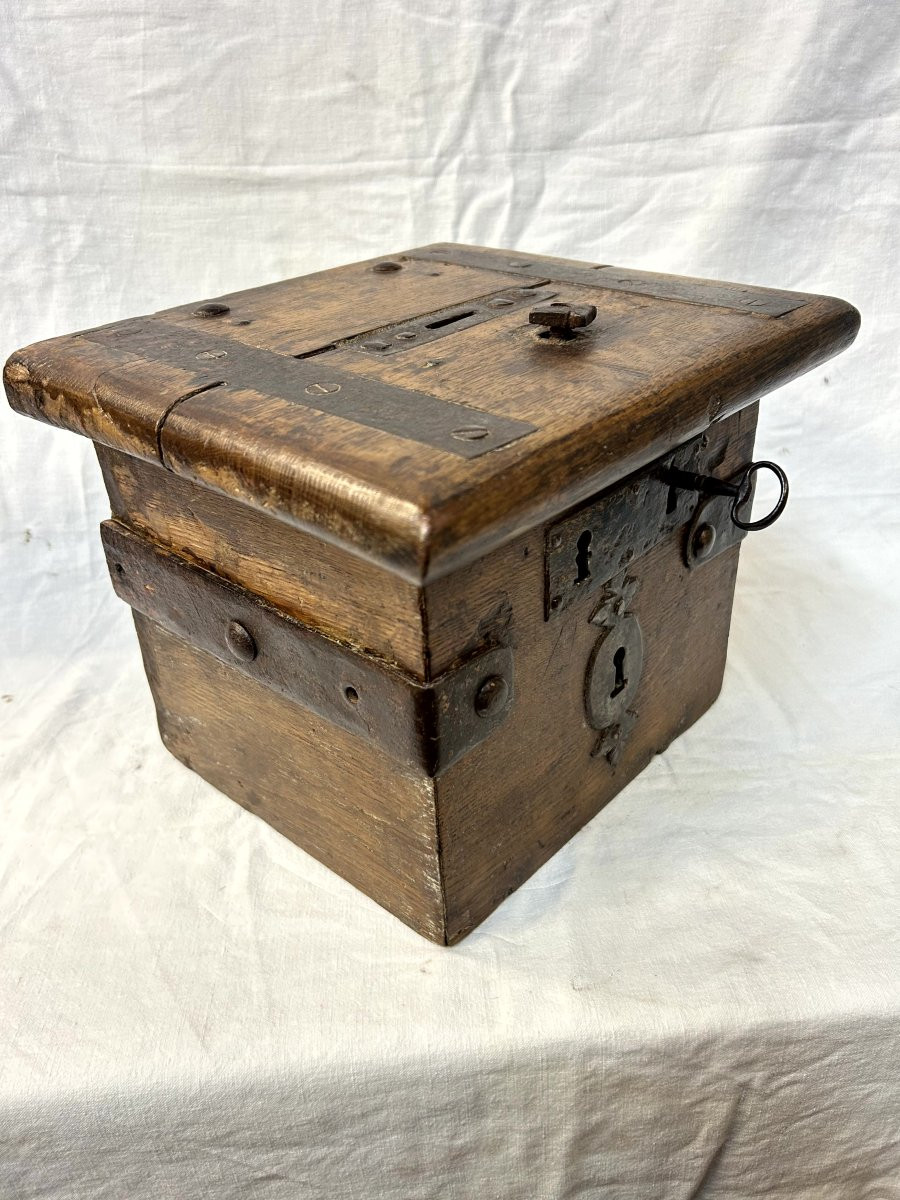 Elemosiniere in legno di noce-photo-3