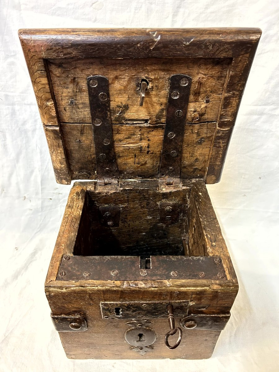 Elemosiniere in legno di noce-photo-2