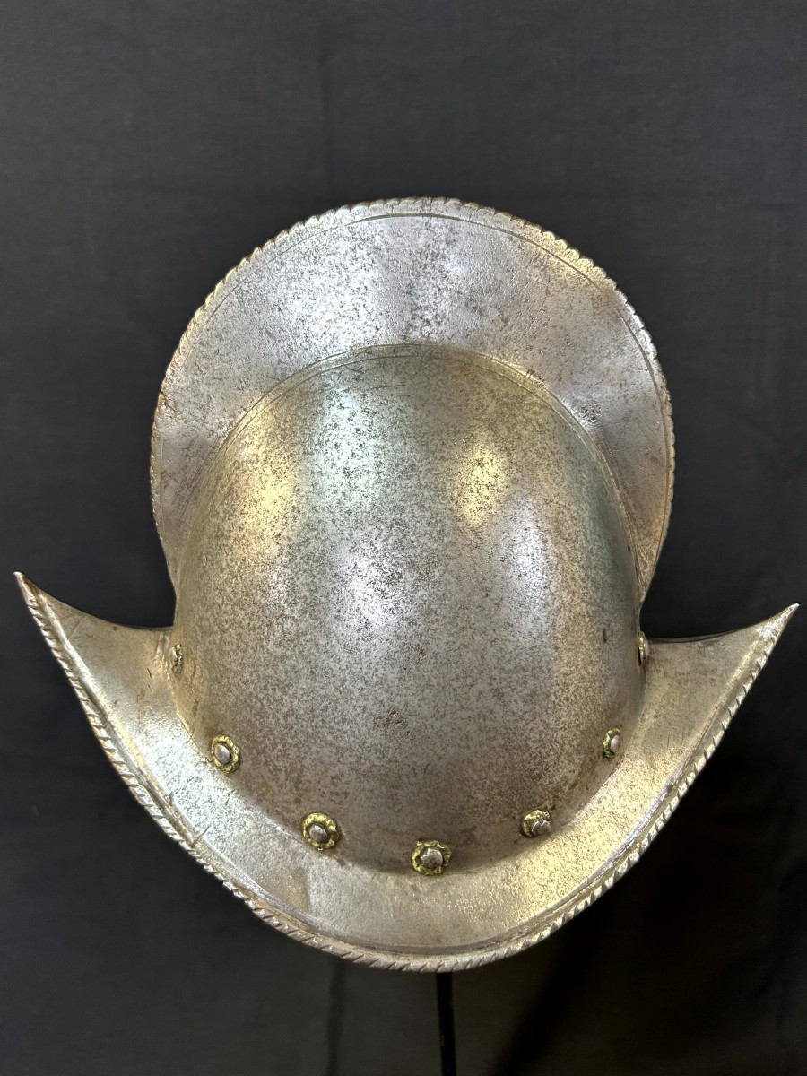 Morione in ferro forgiato