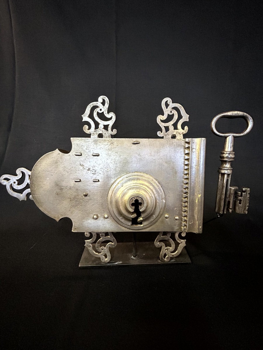 Chiave e serratura in ferro forgiato