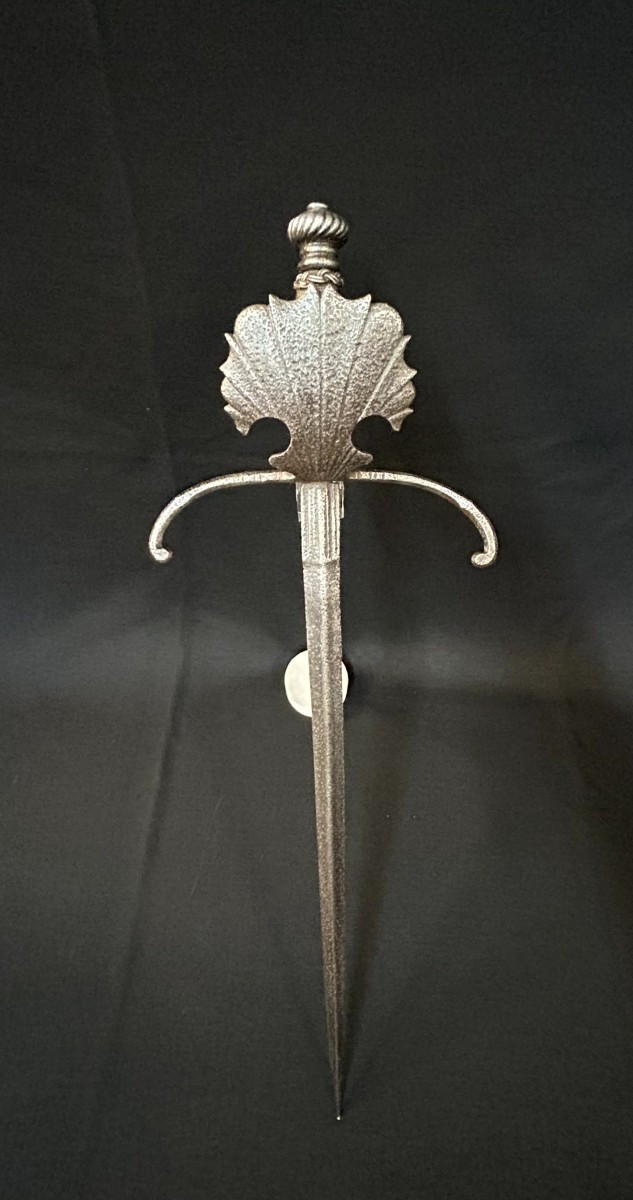 Daga in ferro forgiato