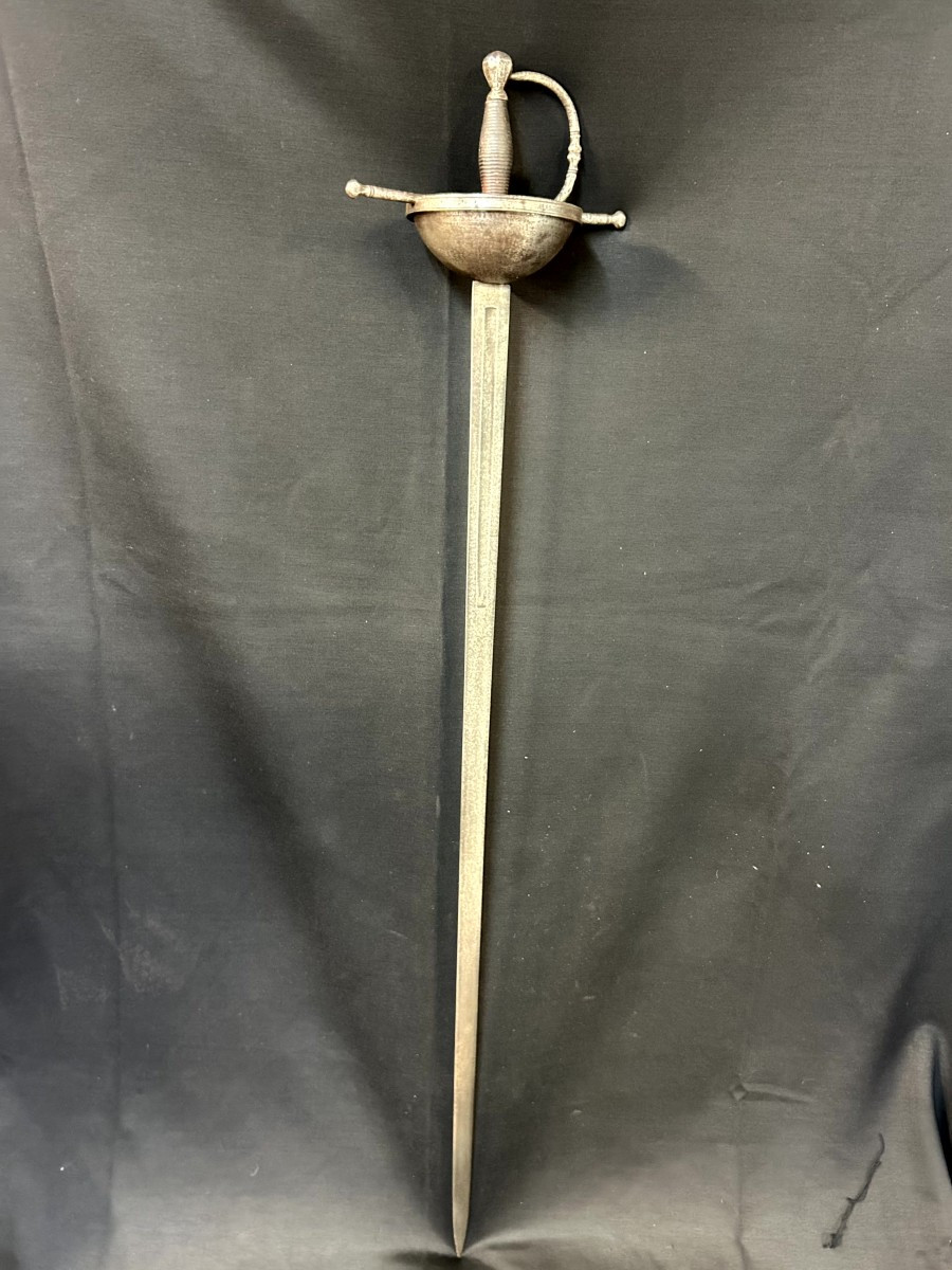 Spada a tazza in ferro forgiato