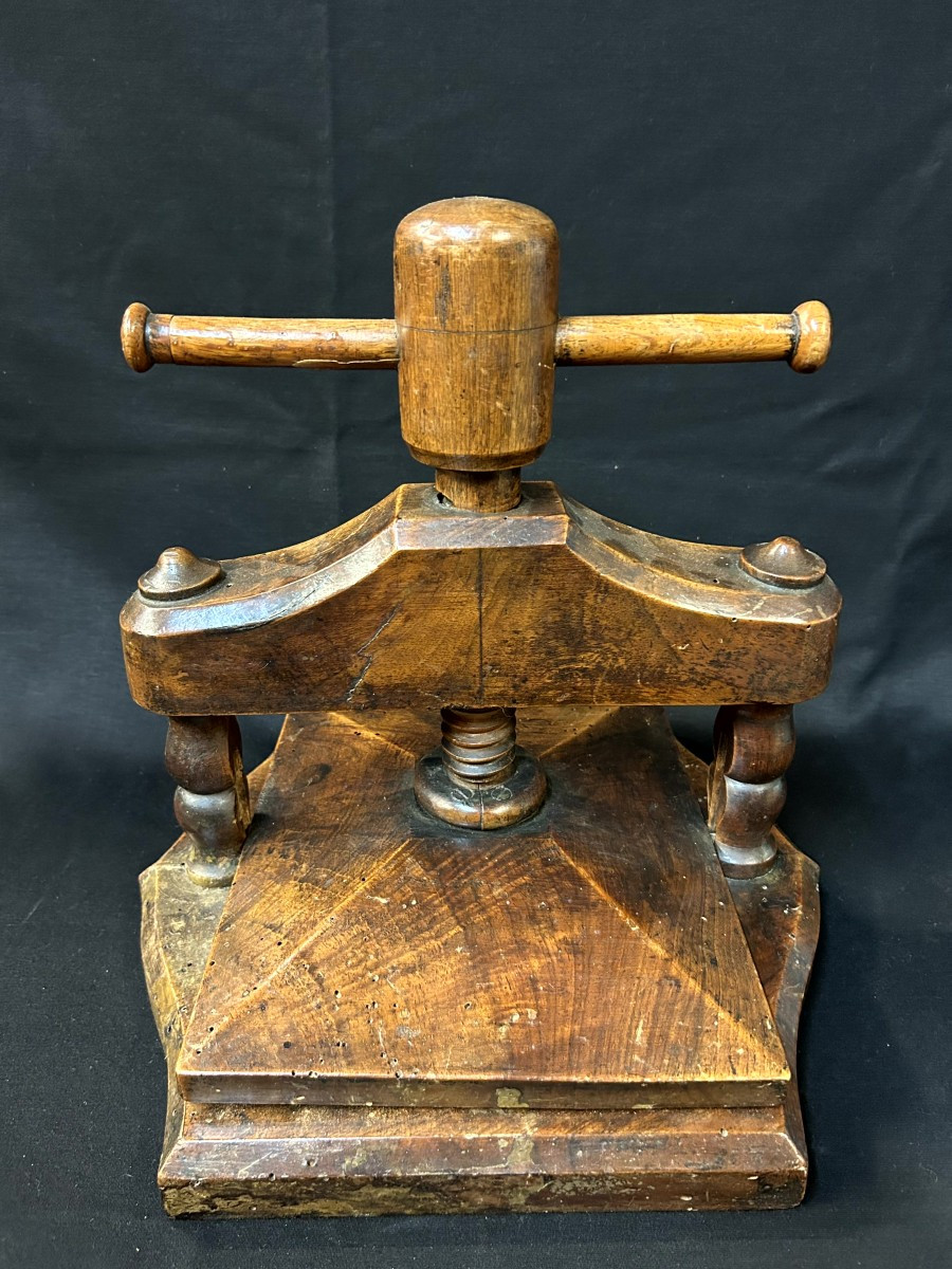 Pressa in legno di noce