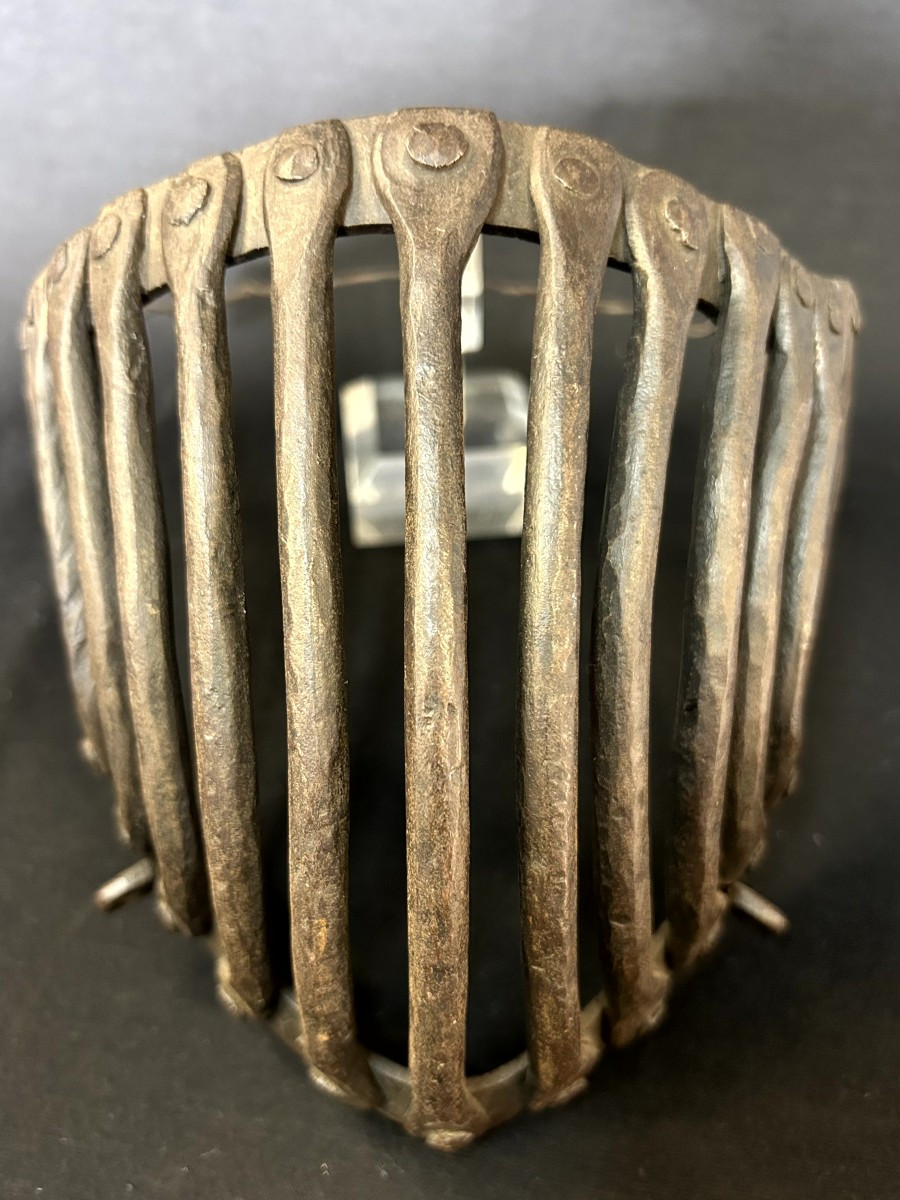 Visiera per elmo in ferro forgiato