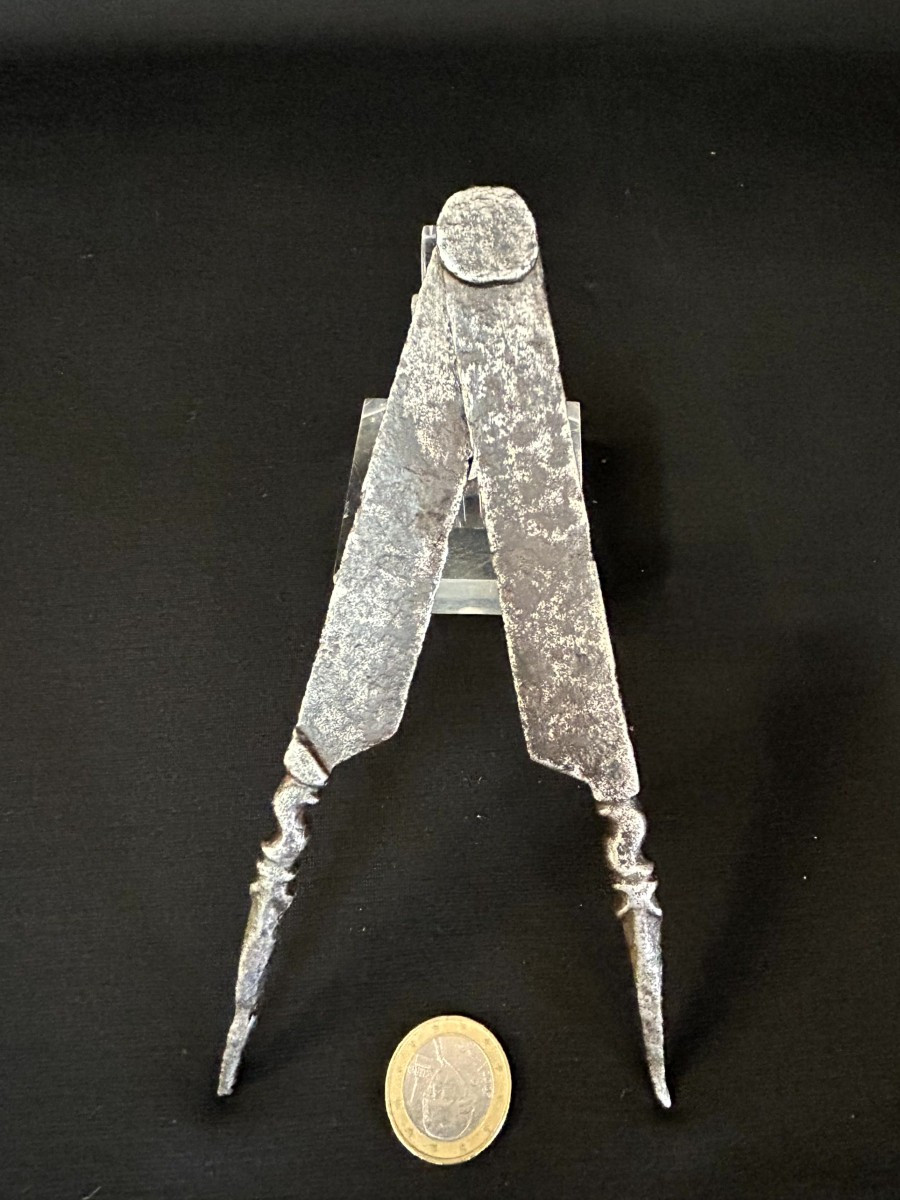 Compasso in ferro forgiato