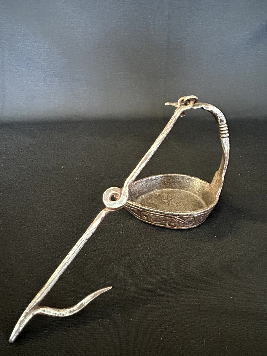 Lucerna a olio in ferro forgiato