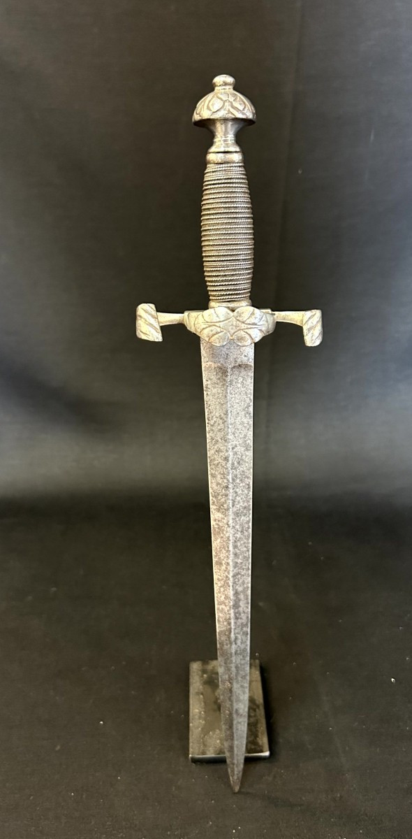 Pugnale in ferro forgiato mano sinistra