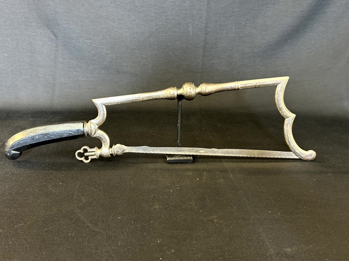 Sega da amputazione in ferro forgiato