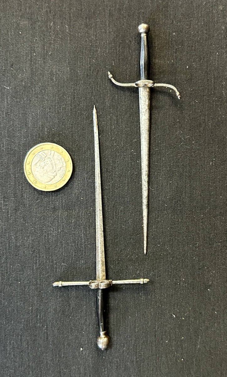 Spadini in ferro forgiato in miniatura