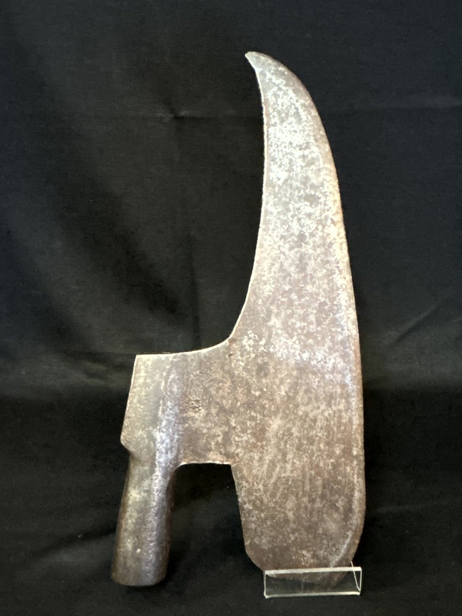 Ascia da guerra in ferro forgiato