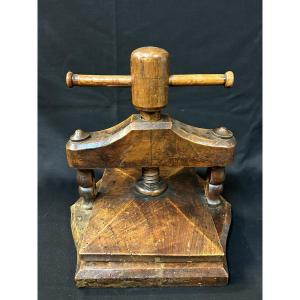 Pressa in legno di noce