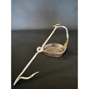 Lucerna a olio in ferro forgiato