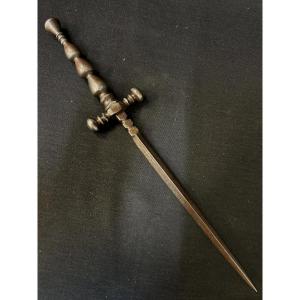 Stiletto misericordia in ferro forgiato