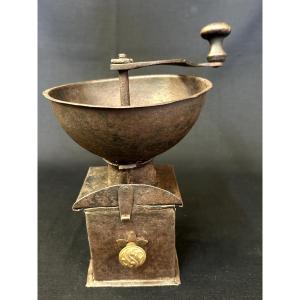 Macina caffe'  in  ferro forgiato