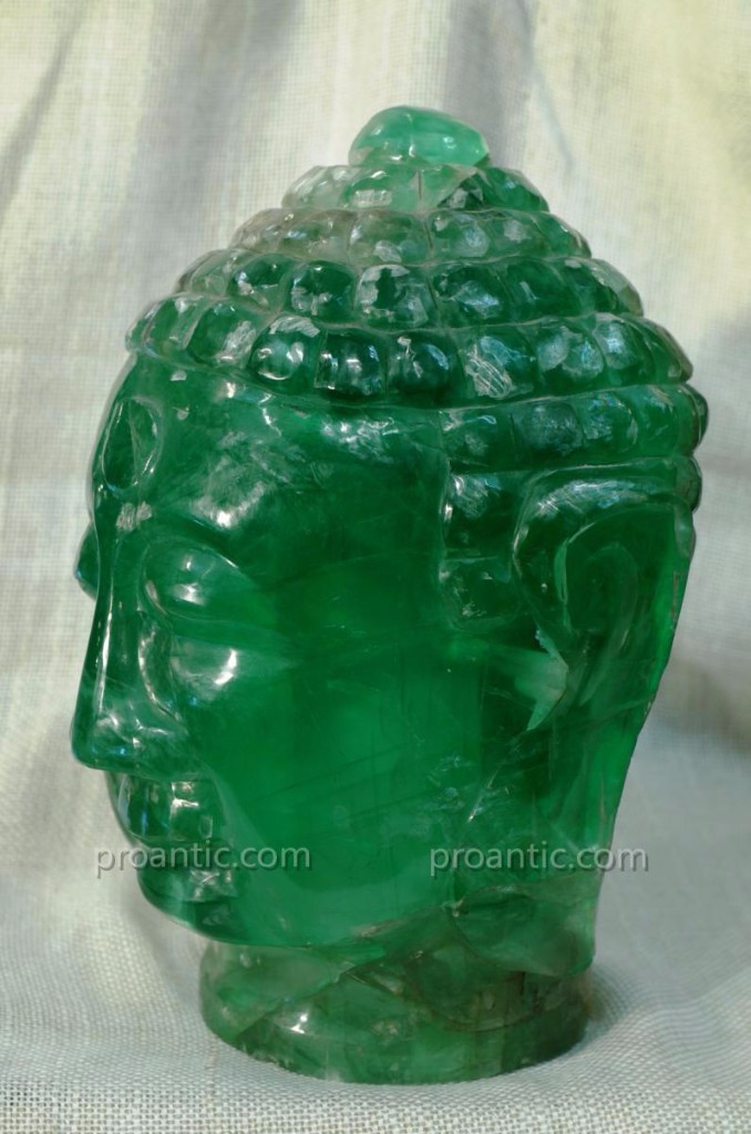 Rare, Grande  Tete De Bouddha Sculptee En Fluorite