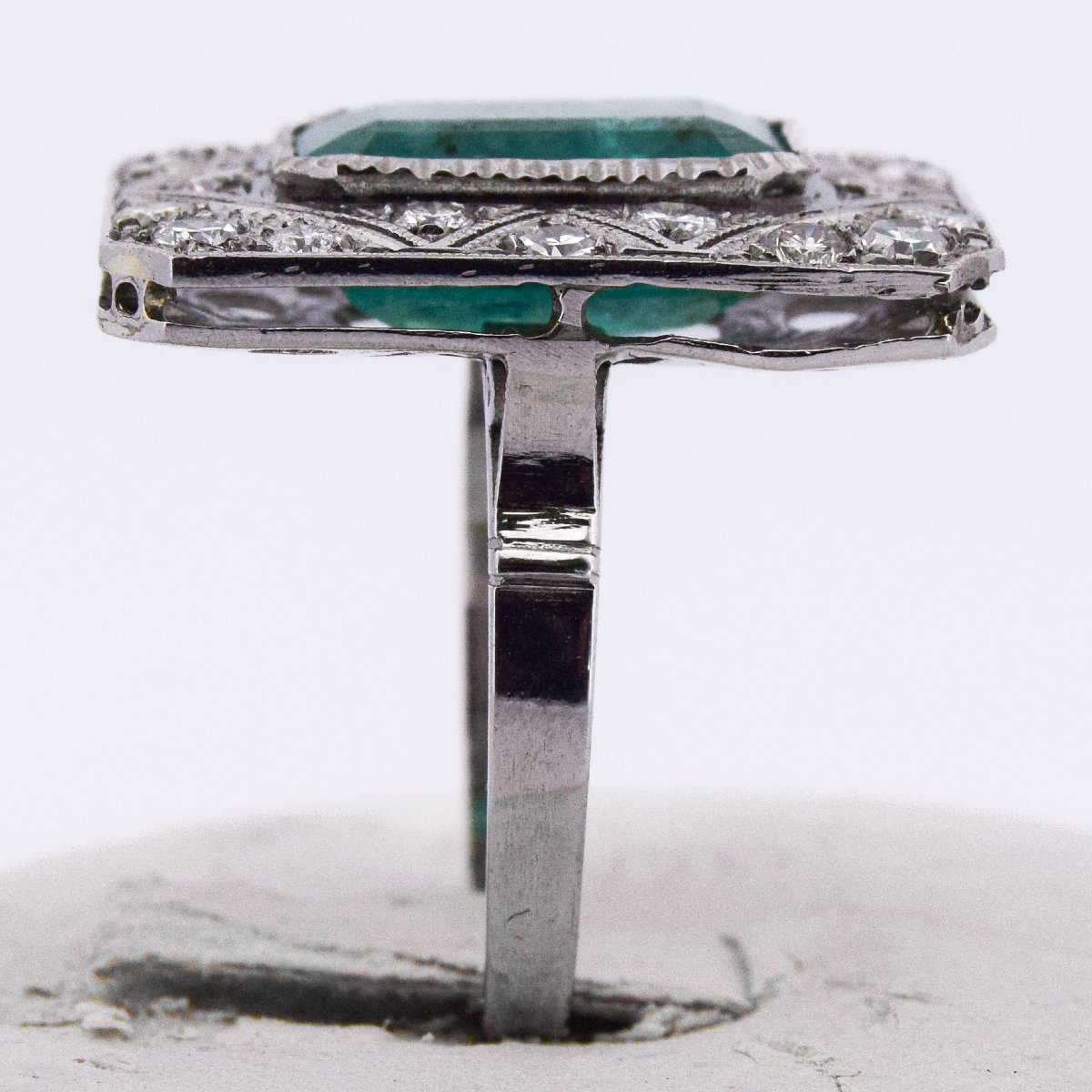 Anello in platino 950 con smeraldo e diamanti    AN285 (00029)-photo-3