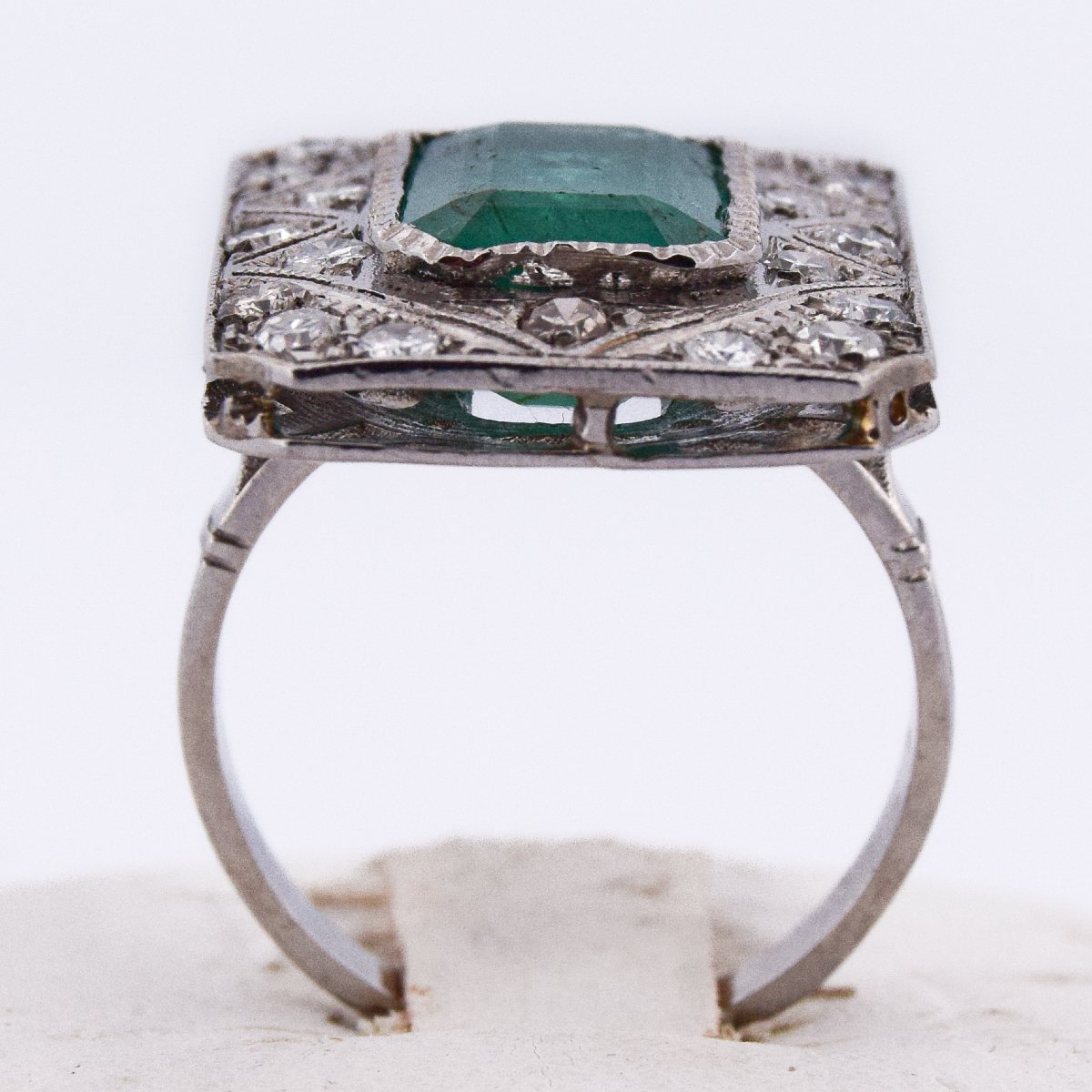 Anello in platino 950 con smeraldo e diamanti    AN285 (00029)-photo-4