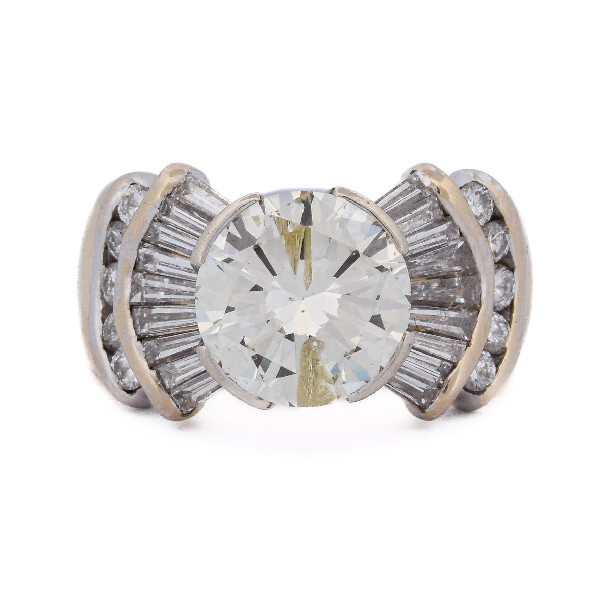 Anello In Oro 18 Carati Con Diamante Centrale Da 6,30 Carati E Diamanti G VS      AN689 