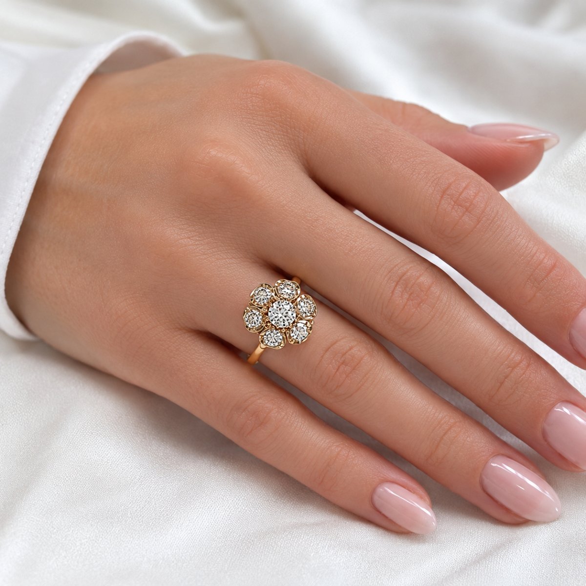 Anello Vittoriano a Margherita in Oro 18 Carati con Diamanti Old Cut da 2,70 Carati   AN690-photo-3