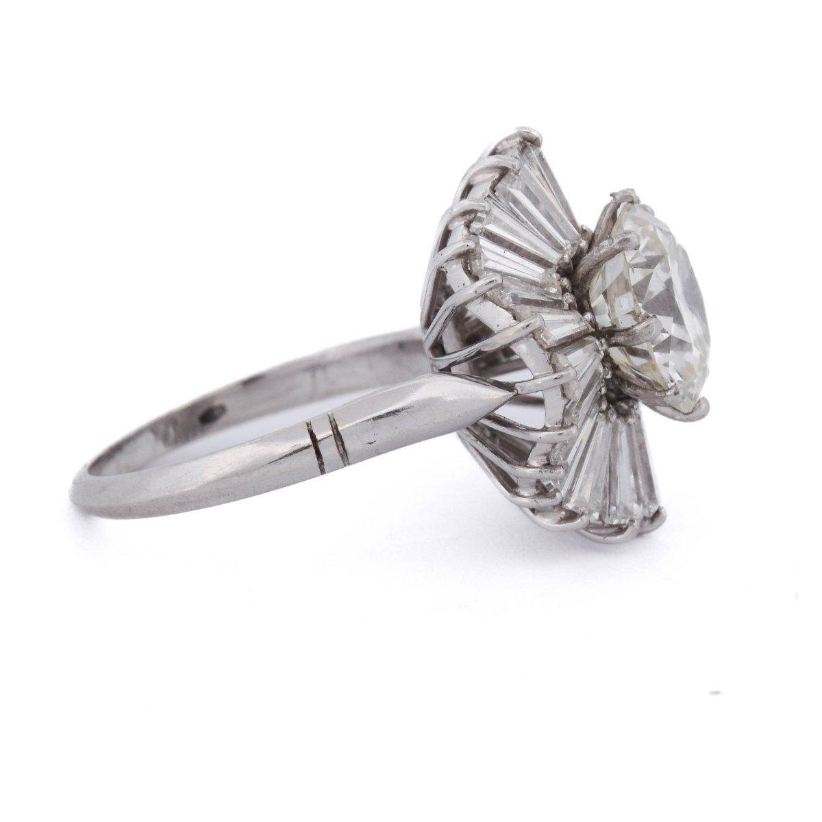 Anello contemporaneo in platino con diamanti a raggiera, 5,20 carati    AN704-photo-3