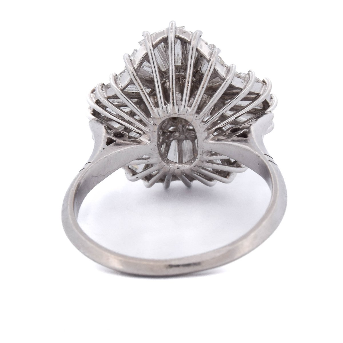 Anello contemporaneo in platino con diamanti a raggiera, 5,20 carati    AN704-photo-4