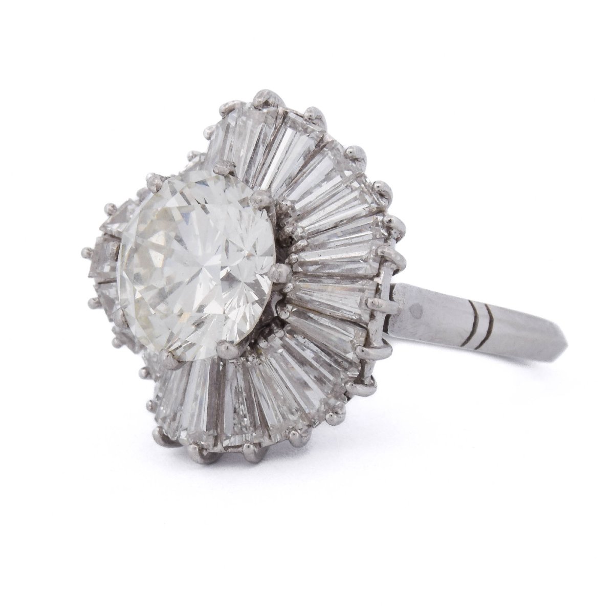 Anello contemporaneo in platino con diamanti a raggiera, 5,20 carati    AN704-photo-2