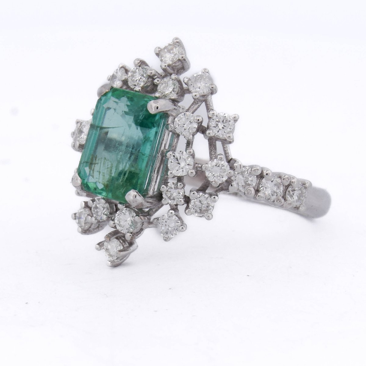 Anello Floreale In Oro Bianco 18 Kt Con Smeraldo 1,80 Ct E Diamanti-photo-2