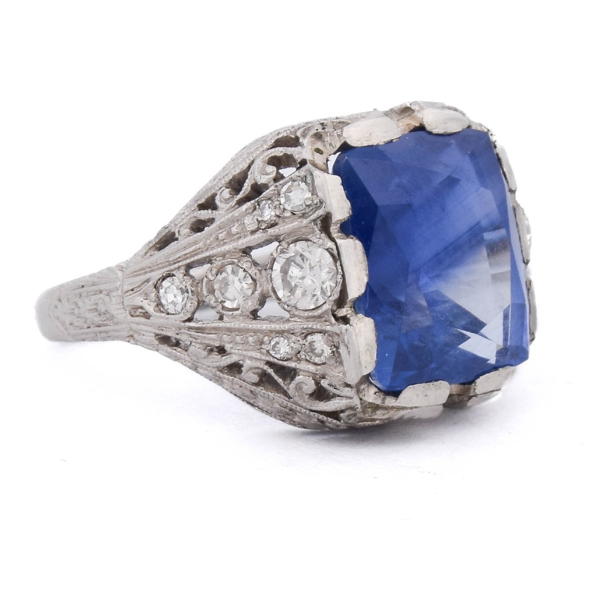 Anello Antico Circa 1910 In Platino Con Zaffiro Birmano Non Riscaldato 8,47 Ct E Diamanti-photo-3