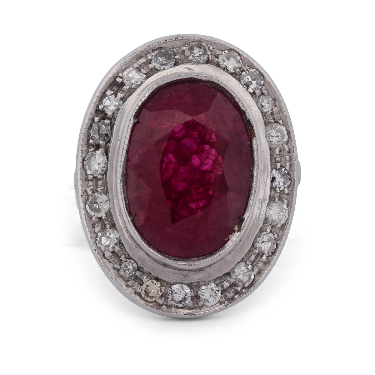 Anello Vintage in Oro Bianco 18 KT con Rubino da 6,50 ct e Diamanti  AN407 (00019)