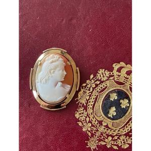 Gold Cameo Brooch
