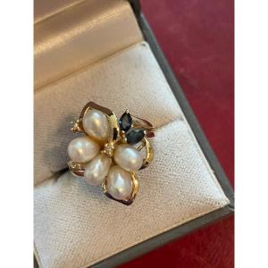 Gold Ring With Pearls, Sapphires, Diamonds