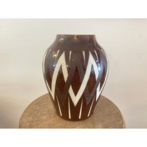 Art Deco Vase In Enameled Cast Iron.