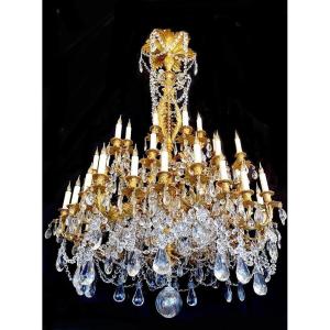 Grand Lustre De Style Lxv  Rocaille en bronze doré et cristal 