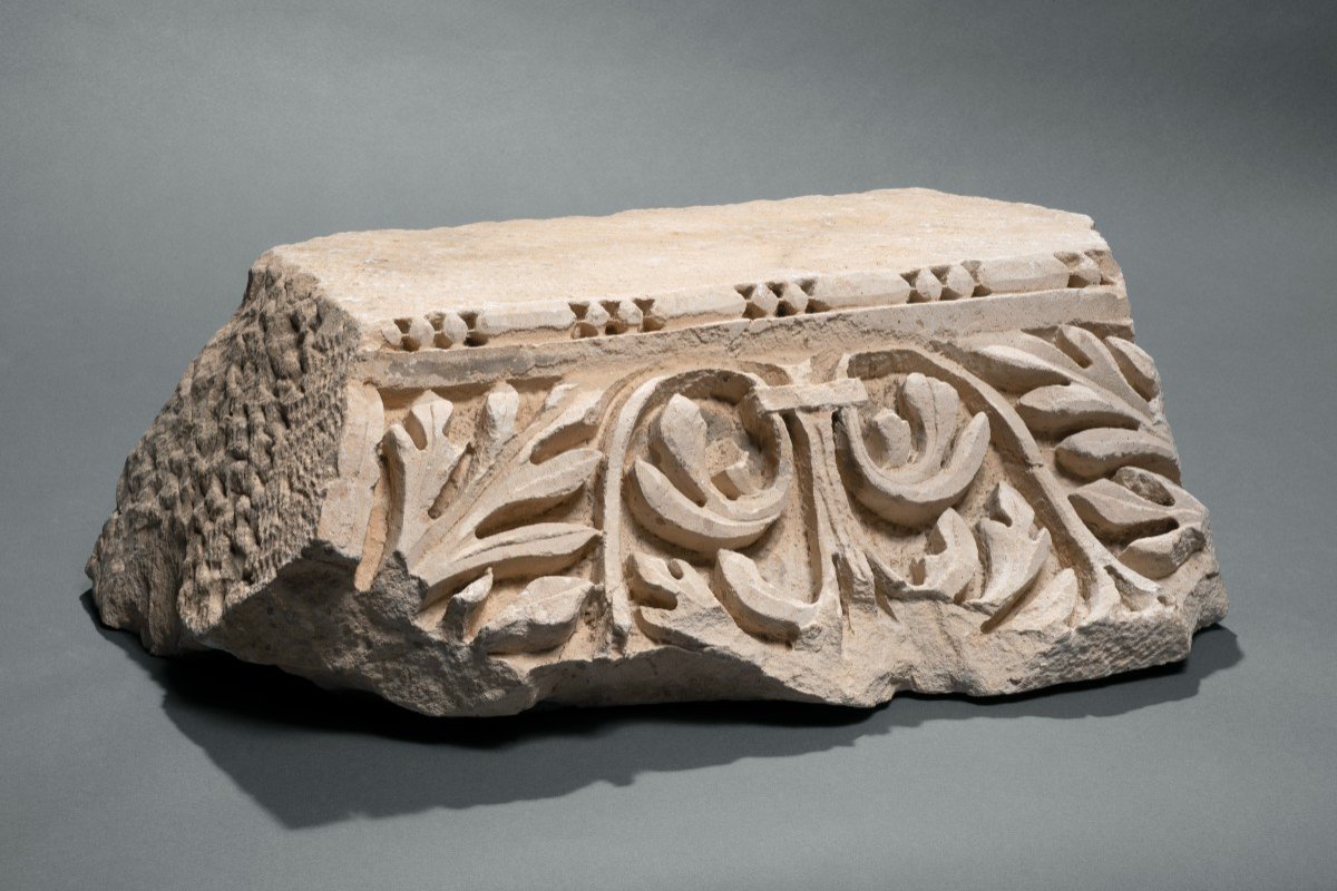 Antico Rilievo in marmo romano con foglie di acanto, II secolo d.C