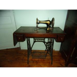 Singer Sewing Machine, With Cabinet, 20th Century.