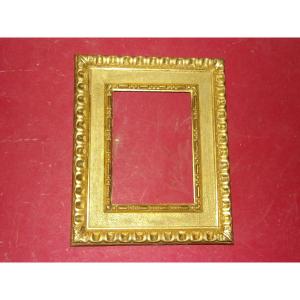 Italian Cassette-style Frame, 17th Century, In Gilded Wood.
