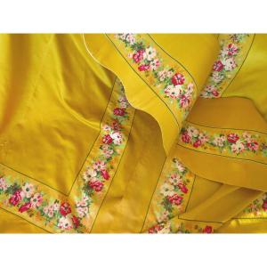 19th Century Yellow Silk Hangings And Valance