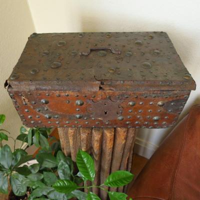 Renaissance Chest In Wood And Studded Leather