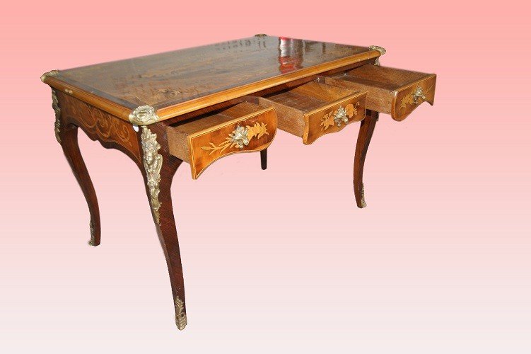 Bellissimo tavolo scrittoio francese di inizio 1800 stile Luigi XV con ricchi intarsi-photo-1