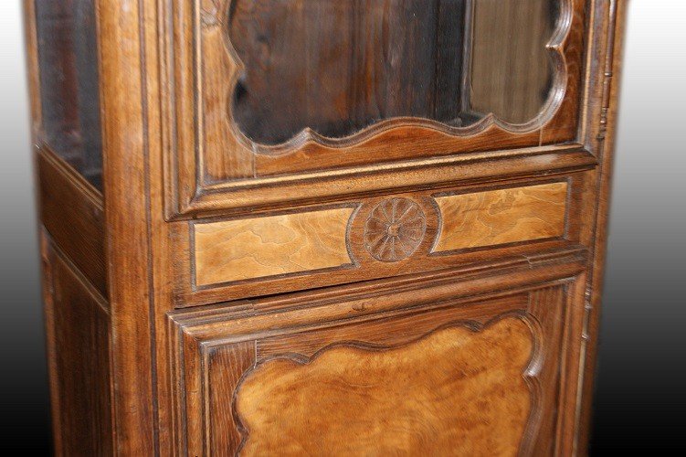 Vetrinetta provenzale del 1800 in legno di noce e radica con intagli-photo-3