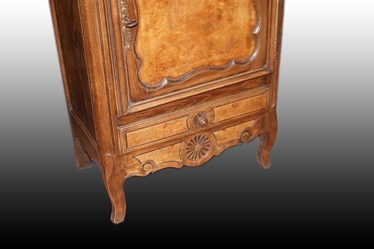 Vetrinetta provenzale del 1800 in legno di noce e radica con intagli-photo-1