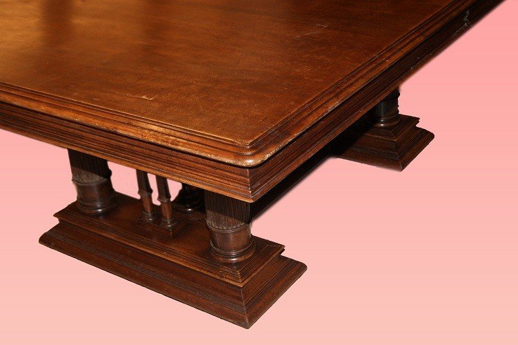 Grande tavolo rettangolare in legno di noce con basamento riccamente rifinito-photo-2