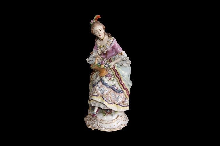 Statuetta in porcellana Capodimonte Raffigurante Dama-photo-2