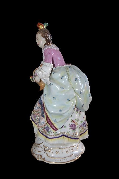 Statuetta in porcellana Capodimonte Raffigurante Dama-photo-3