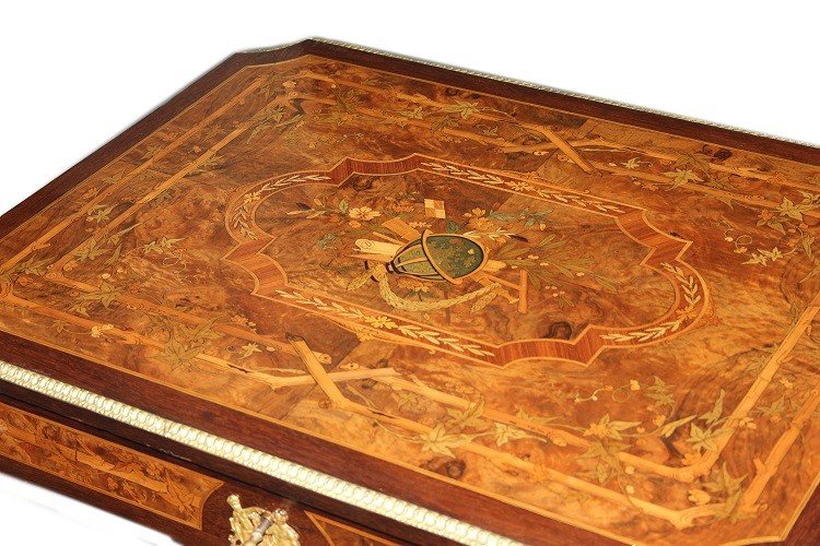 Prezioso tavolino con alette Luigi XVI del 1800 riccamente intarsiato-photo-3