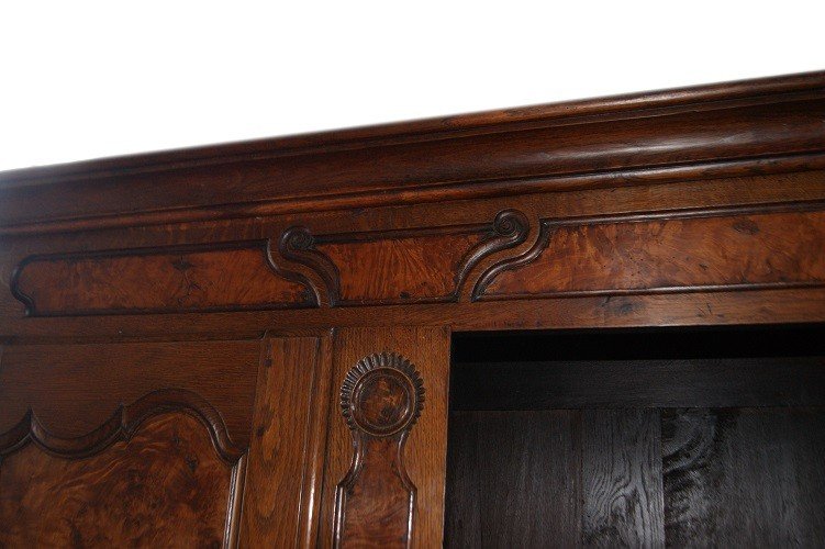 Armadio provenzale francese di fine 1700 in legno di noce con intagli-photo-2
