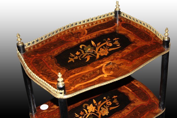 Piccolo tavolino etagere francese stile Napoleone III riccamente intarsiato-photo-2