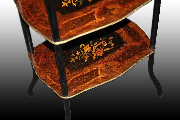 Piccolo tavolino etagere francese stile Napoleone III riccamente intarsiato-photo-3
