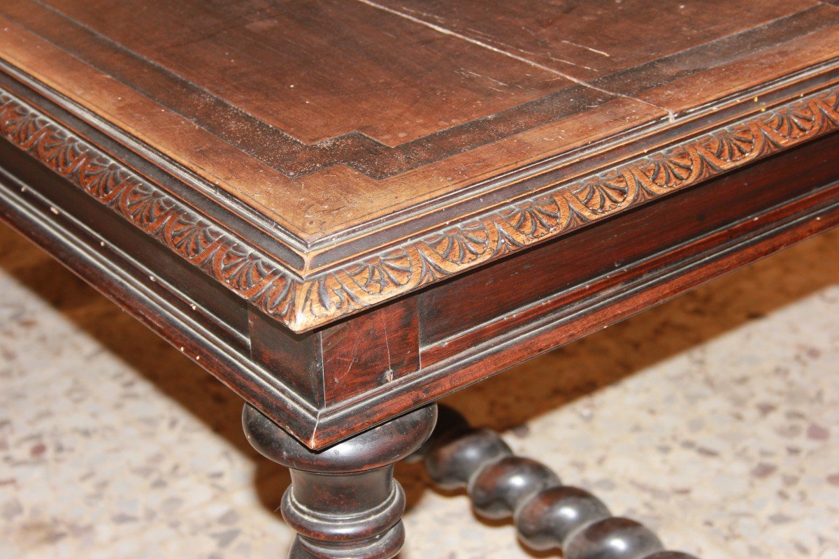 Grande tavolo francese di inizio 1800 in legno di noce con intagli-photo-3