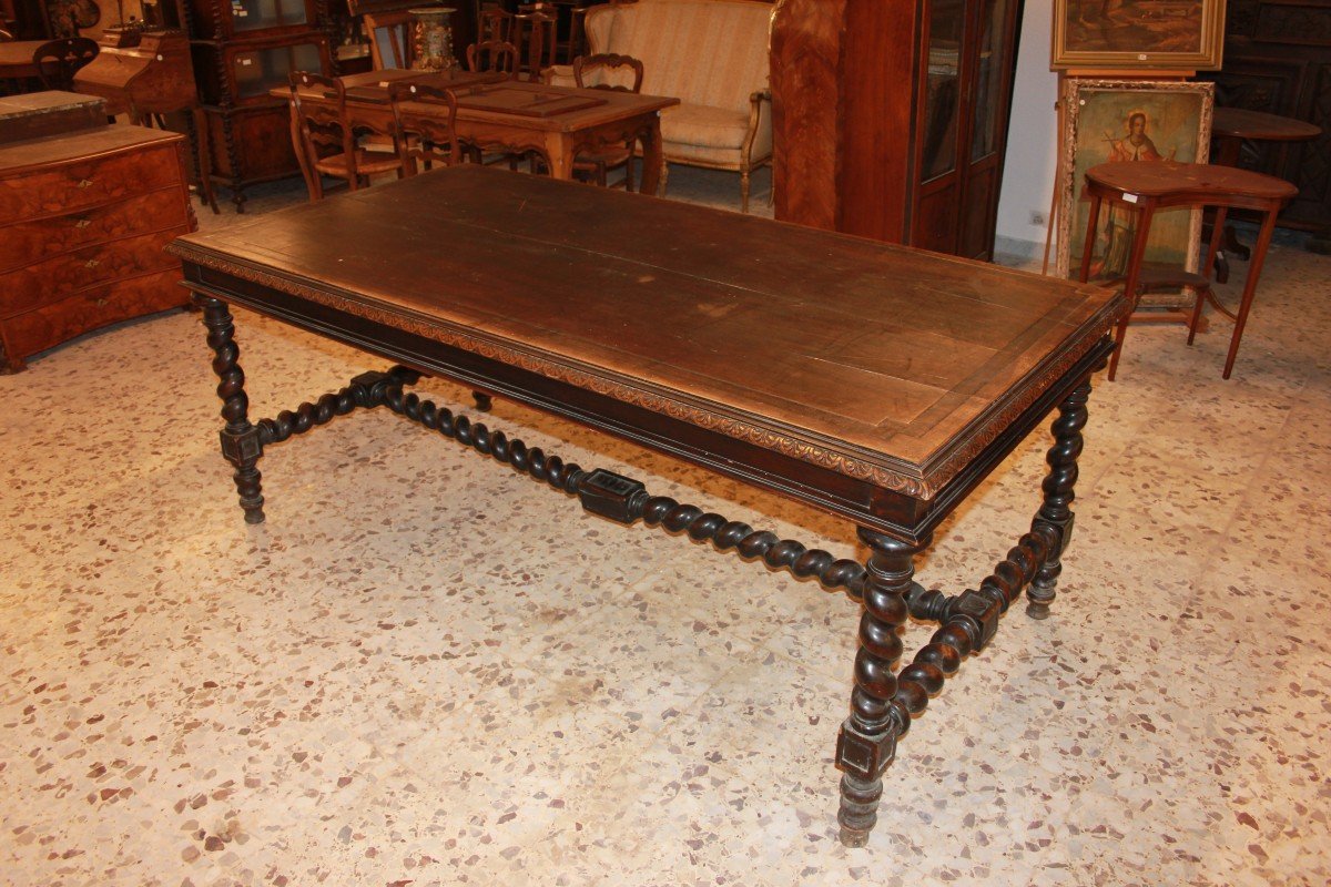 Grande tavolo francese di inizio 1800 in legno di noce con intagli-photo-1